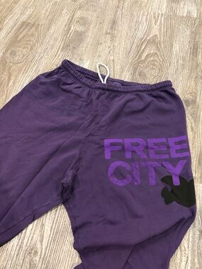 FREECITY sweatpant in purple